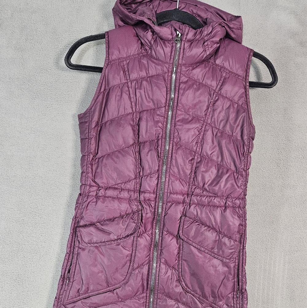 Athleta Goose Down Featherdry Uptown Puffer Vest Full Zip Hoodie Burgundy XS